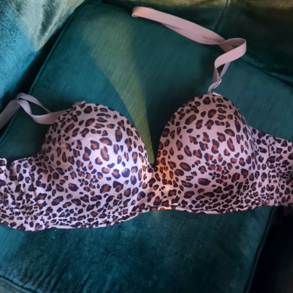 Cacique 38F Convertible Strapless Cheetah Bra